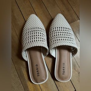 Torrid pointed woven g slide on flats